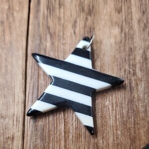 P301 Black And White Star Pendant‎